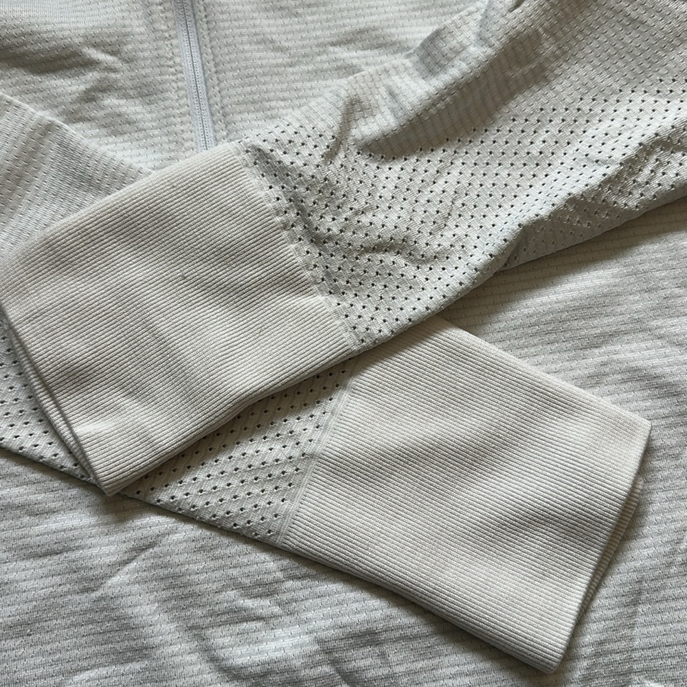 Lululemon half zip - Picture 7 of 10